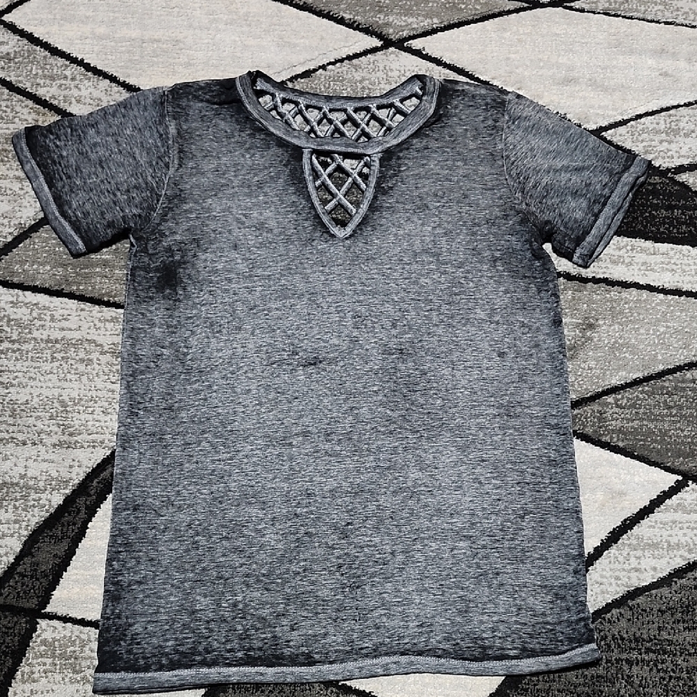 BKE BLACK BURN-OUT LATTICE CUT-OUT V-NECK TEE-SHIRT LARGE